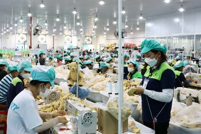 Trabajadores del Parque Industrial Du Long, provincia de Khanh Hoa. (Foto: VNA)
