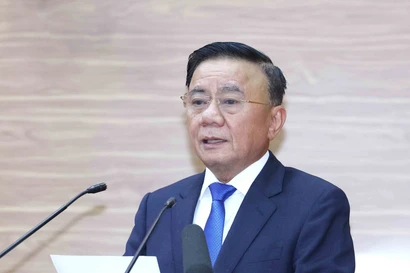 El miembro del Buró Político y miembro permanente del Secretariado del Comité Central del PCV, Tran Cam Tu, interviene en la cita (Foto: VNA)