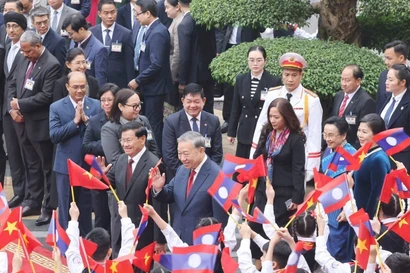 Máximo dirigente de Laos realiza visita a Vietnam