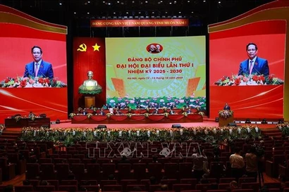 El miembro del Buró Político, secretario del Comité partidista del Gobierno y primer ministro, Pham Minh Chinh, interviene en la cita (Foto: VNA)