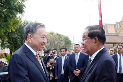 Efectúan en Phnom Penh ceremonia de bienvenida al líder partidista de Vietnam
