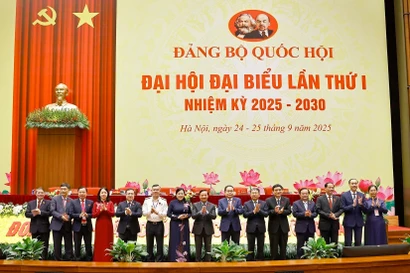 El presidente de la Asamblea Nacional, Tran Thanh Man, con los delegados en la sesión preparatoria. (Foto: VNA)