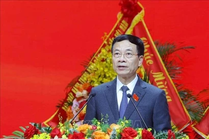 Nguyen Manh Hung, miembro del Comité Central del Partido y ministro de Ciencia y Tecnología, pronuncia un discurso en la Asamblea del Comité partidista del Gobierno. (Foto: VNA)