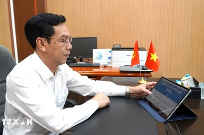 Doan Hong Duy, subsecretario permanente del Comité partidista y presidente del Consejo Popular de la zona especial de Kien Hai (provincia de An Giang), aporta sus comentarios al borrador del documento para el XIV Congreso Nacional del Partido. (Foto: VNA)