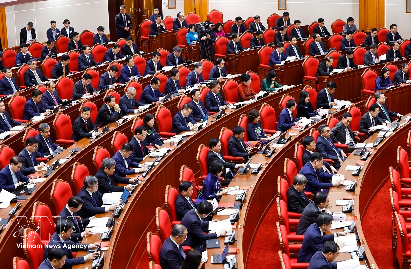 En la sesión inaugural del segundo pleno del Comité Central del Partido Comunista de Vietnam (Fuente: VNA)
