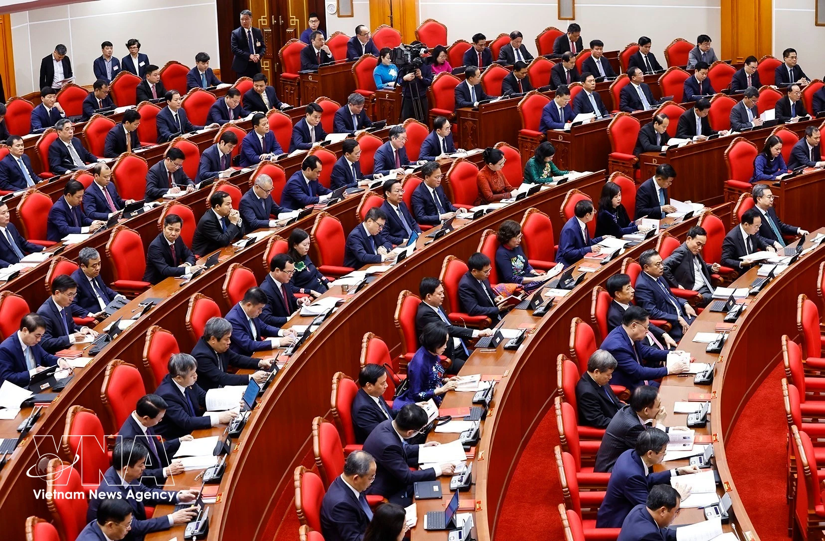 En la sesión inaugural del segundo pleno del Comité Central del Partido Comunista de Vietnam (Fuente: VNA)
