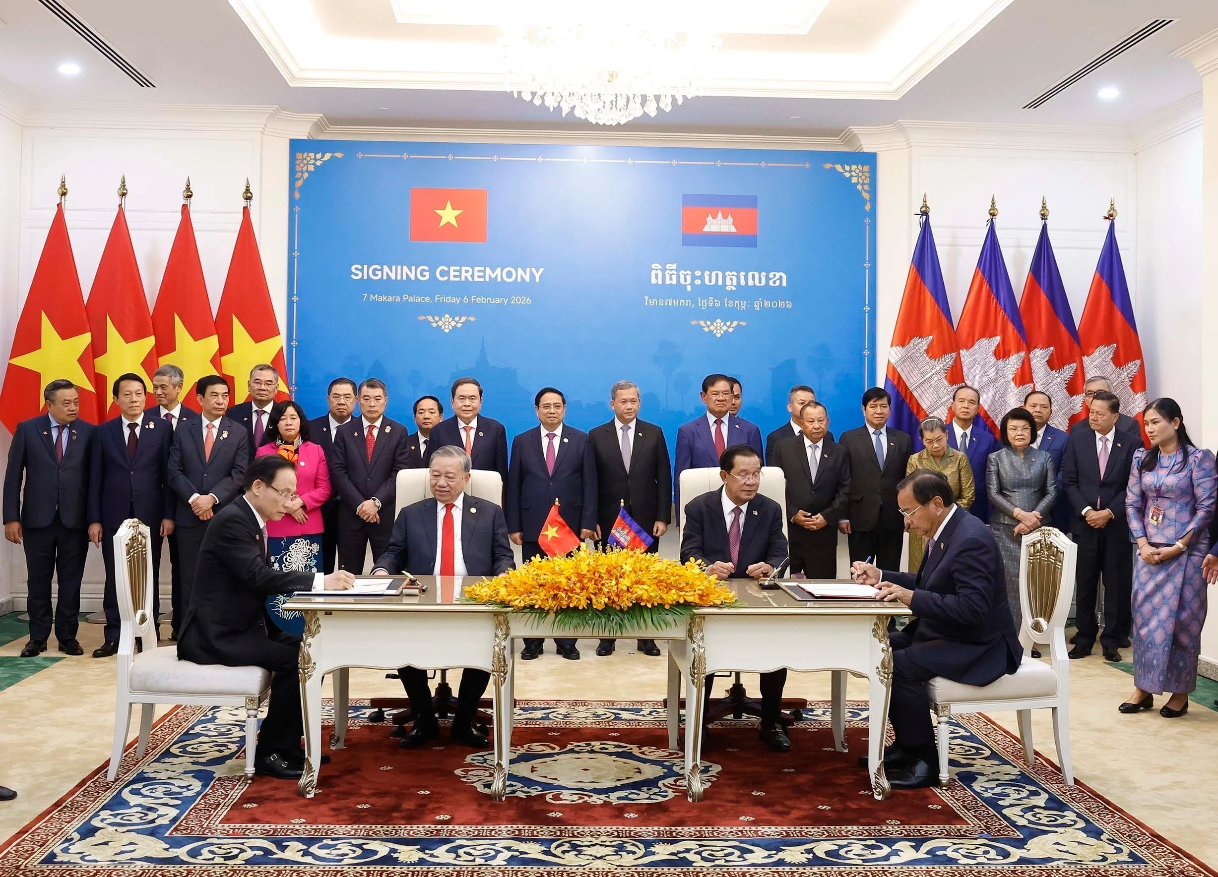 En la firma de un Acuerdo de cooperación entre el Comité del Partido del Ministerio de Asuntos Exteriores de Vietnam y la Comisión de Asuntos Exteriores del Partido Popular de Camboya. (Fuente: VNA)
