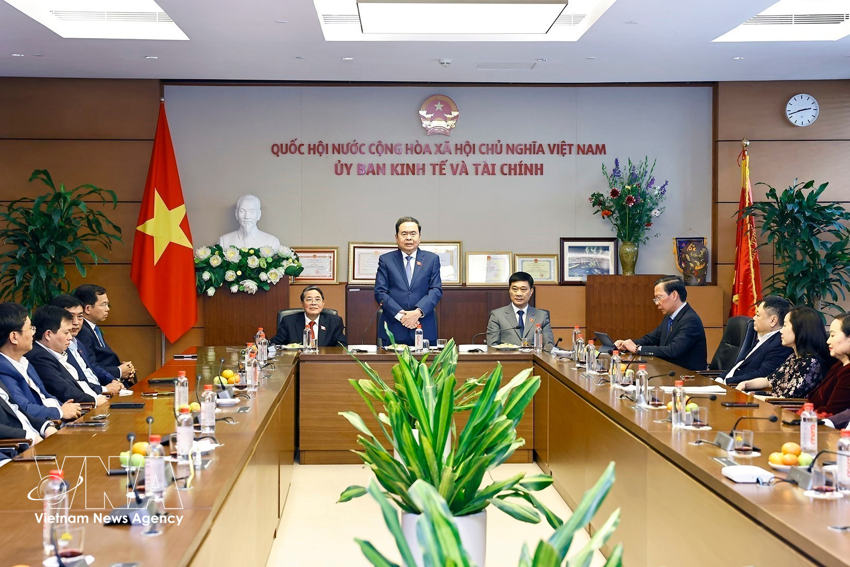 El presidente de la Asamblea Nacional (AN) de Vietnam, Tran Thanh Man, habla en el encuentro con representantes de la Comisión de Asuntos Legales y Jurídicos. (Fuente: VNA)