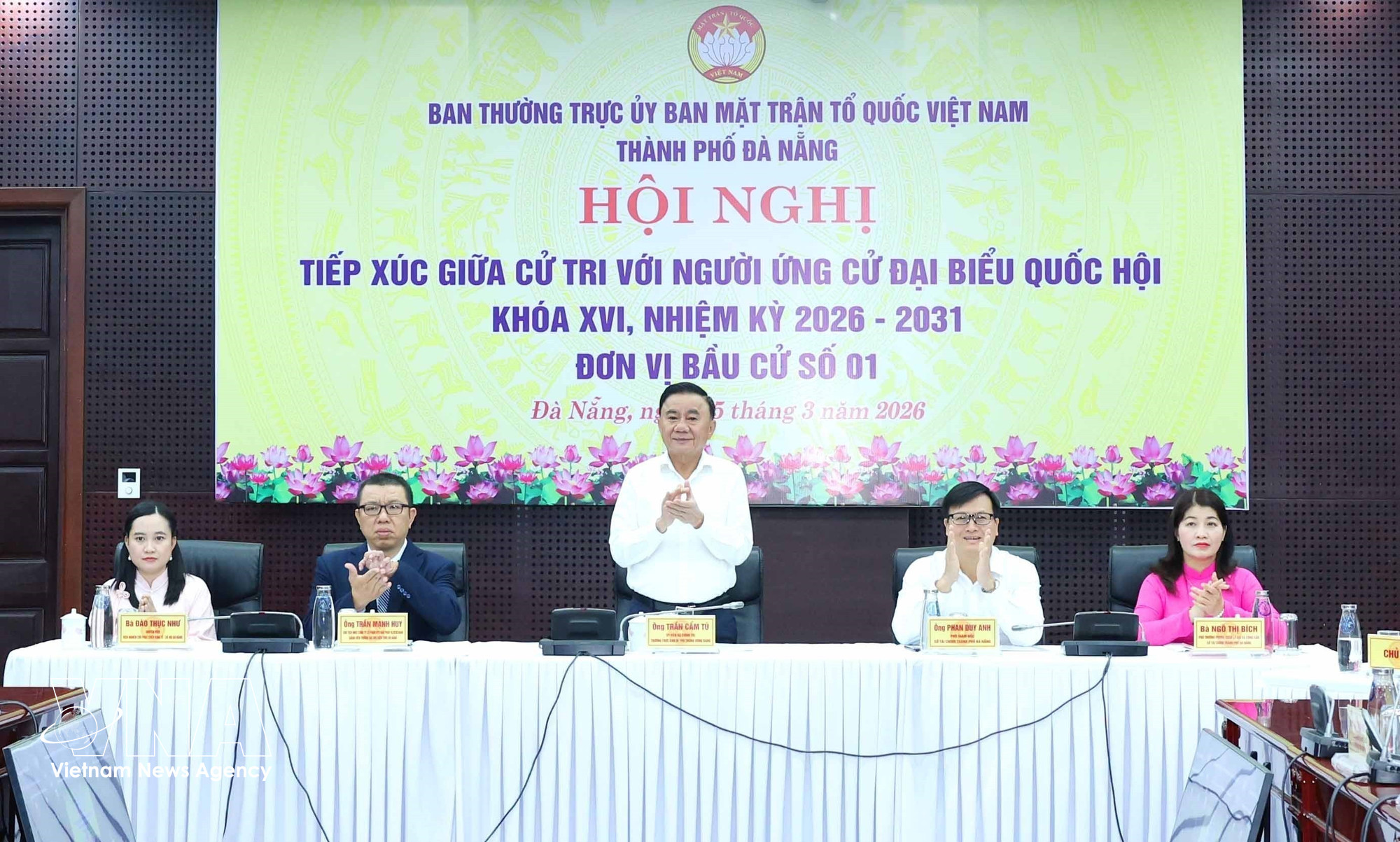 vnanet-thuong-truc-ban-bi-thu-tran-cam-tu-tiep-xuc-truc-tuyen-giua-cu-tri-voi-nguoi-ung-cu-dai-bieu-quoc-hoi-khoa-xvi-thanh-pho-da-nang-8621936.jpg