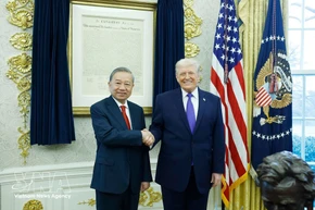 El secretario general del Partido Comunista de Vietnam, To Lam, se reúne con el presidente de Estados Unidos, Donald Trump. Foto: VNA