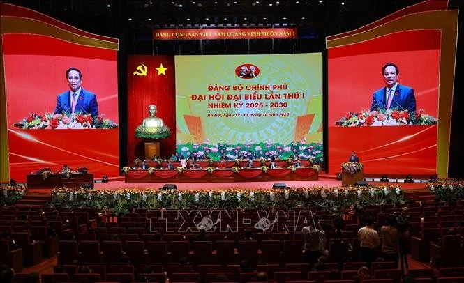 El miembro del Buró Político, secretario del Comité partidista del Gobierno y primer ministro, Pham Minh Chinh, interviene en la cita (Foto: VNA)