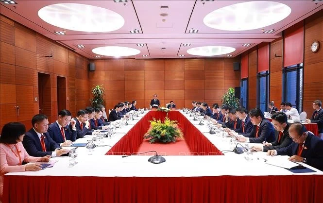 Los delegados participan en una discusión grupal durante la sesión preparatoria para la primera asamblea de la organización del PCV en el Gobierno, mandato 2025-2030 (Foto: VNA)