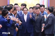 El primer ministro Pham Minh Chinh mantuvo el 31 de mayo un diálogo con empresas para implementar eficazmente la Resolución 68-NQ/TW del Buró Político sobre el desarrollo del sector privado. Foto: VNA