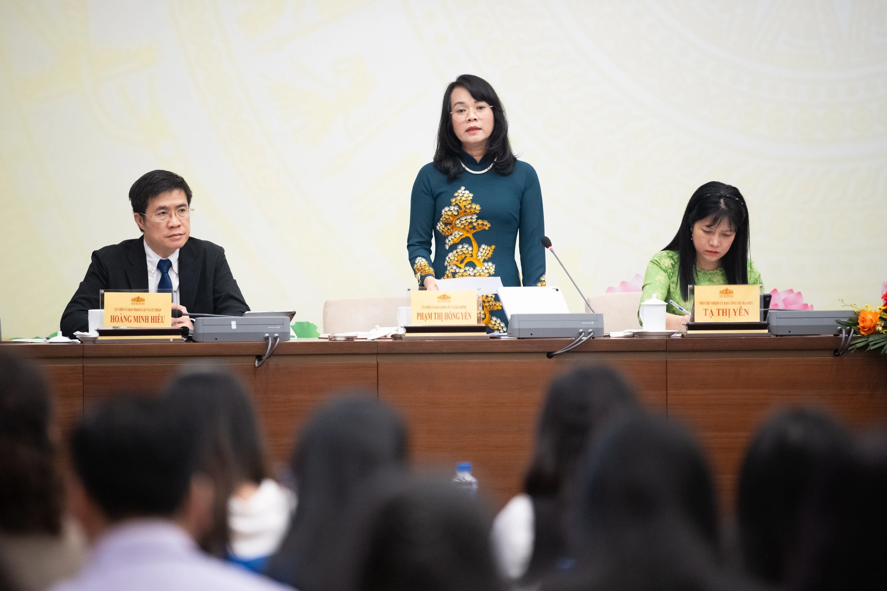 La diputada a tiempo completo de la Comisión de Economía y Finanzas de la Asamblea Nacional de Vietnam, Pham Thi Hong Yen (Foto: daibieunhandan.vn)