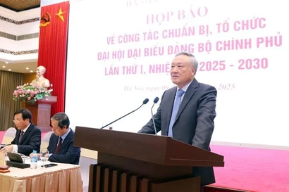 El vicepremier permanente, Nguyen Hoa Binh (Fuente: VNA)