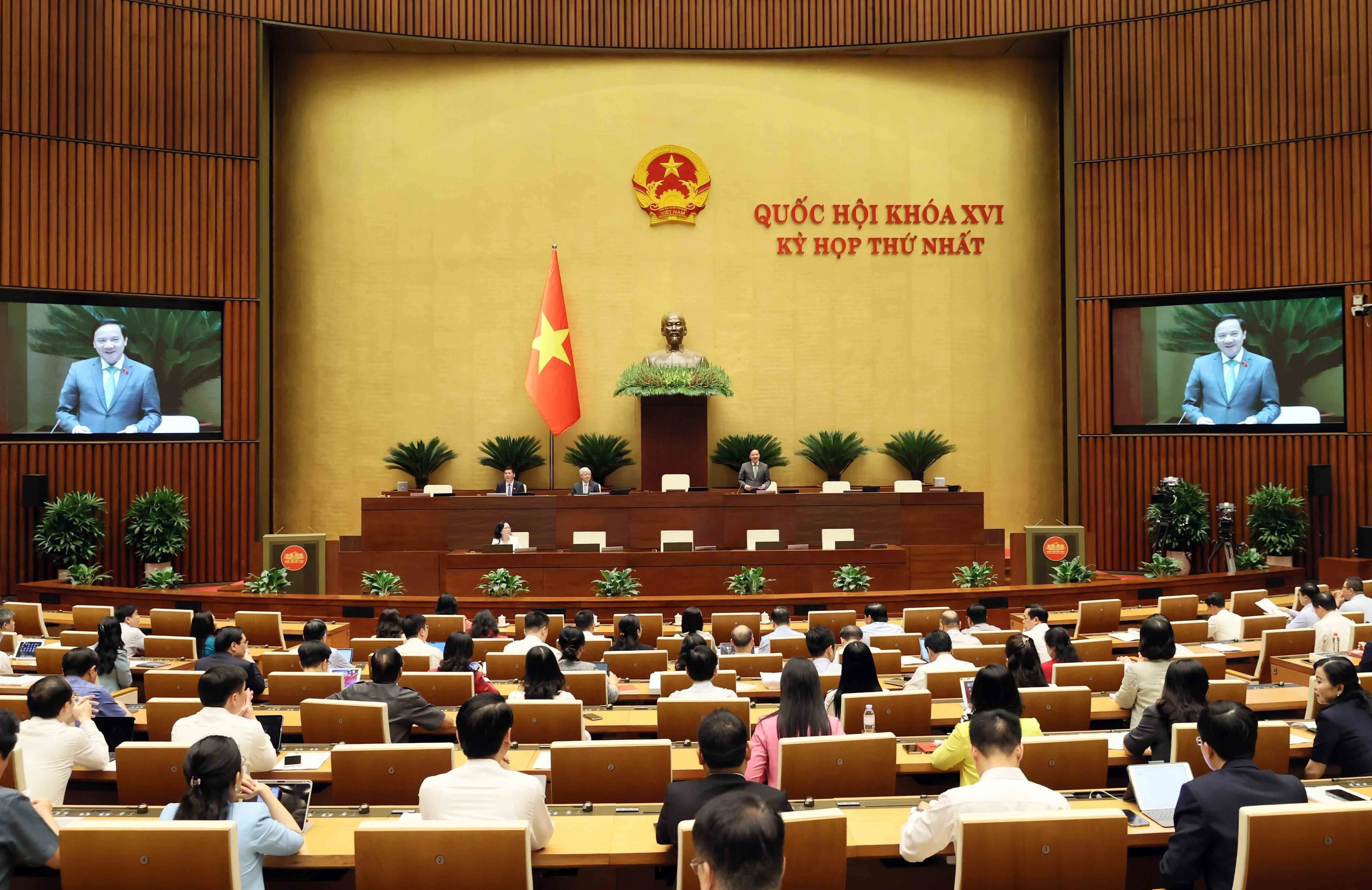 Una reunión del primer periodo de sesiones de la Asamblea Nacional de la XVI Legislatura (Foto: VNA)
