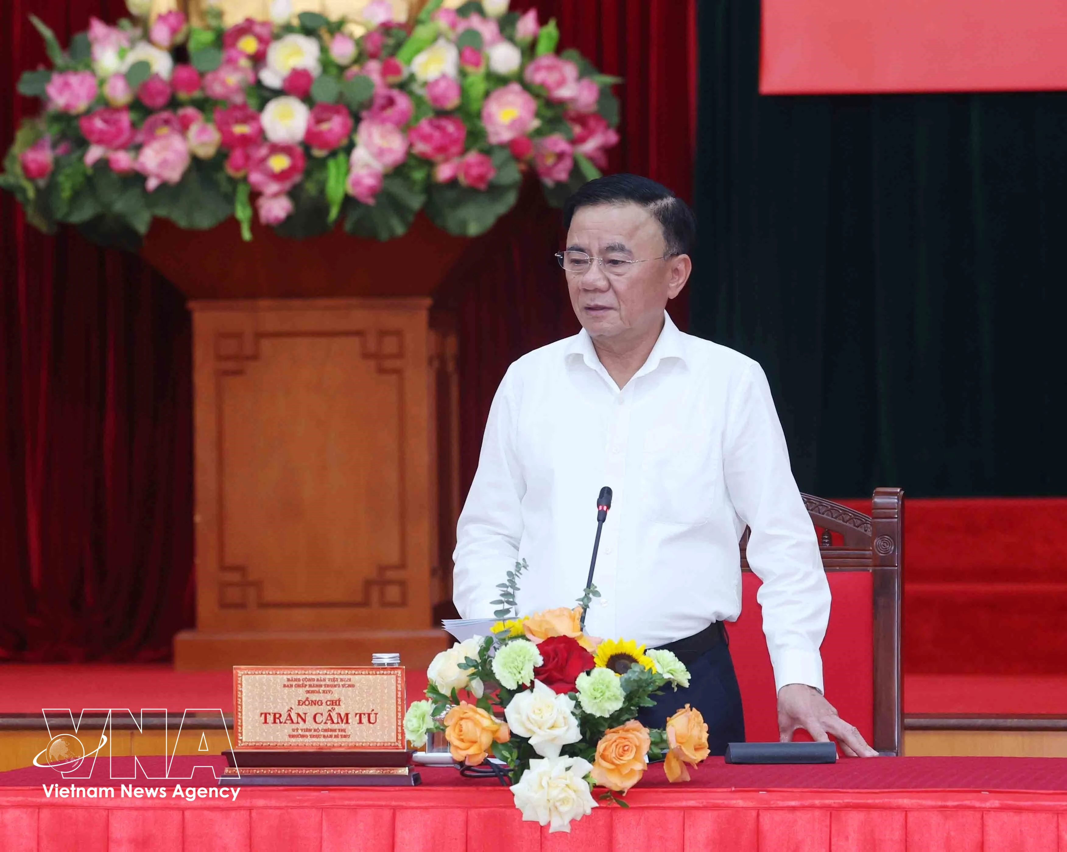 El miembro del Buró Político y miembro permanente del Secretariado del Comité Central del PCV, Tran Cam Tu, interviene en la cita (Foto: VNA)