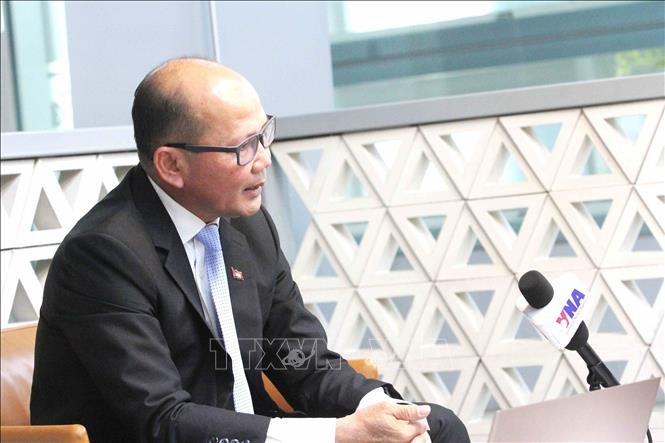 Uch Leang, director interino del Departamento de Estudios Asiáticos, Africanos y del Medio Oriente del Instituto de Relaciones Internacionales, dependiente de la Real Academia de Camboya (RAC), en la entrevista. (Fuente: VNA)