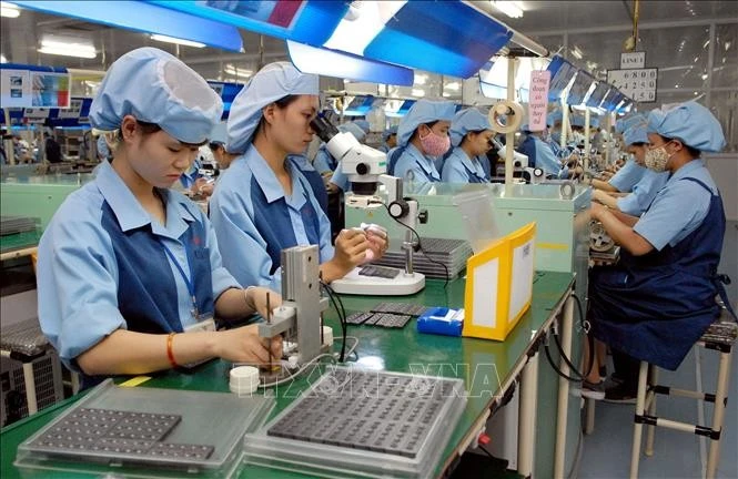 Vietnam recibe más de 38 mil millones de dólares en inversión extranjera directa en 2025