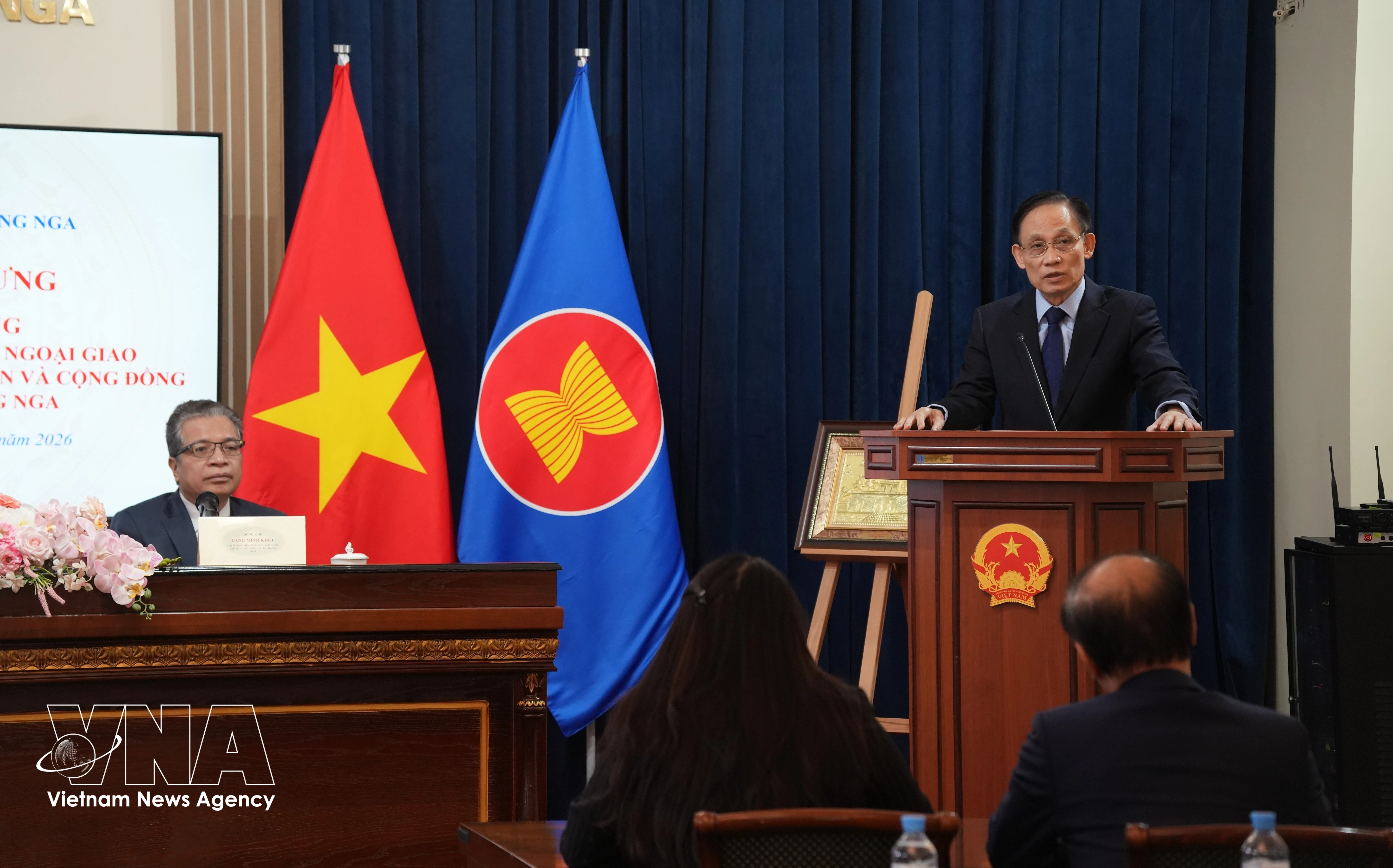 El canciller vietnamita Le Hoai Trung, enviado especial del secretario general To Lam, en el evento. (Foto: VNA)