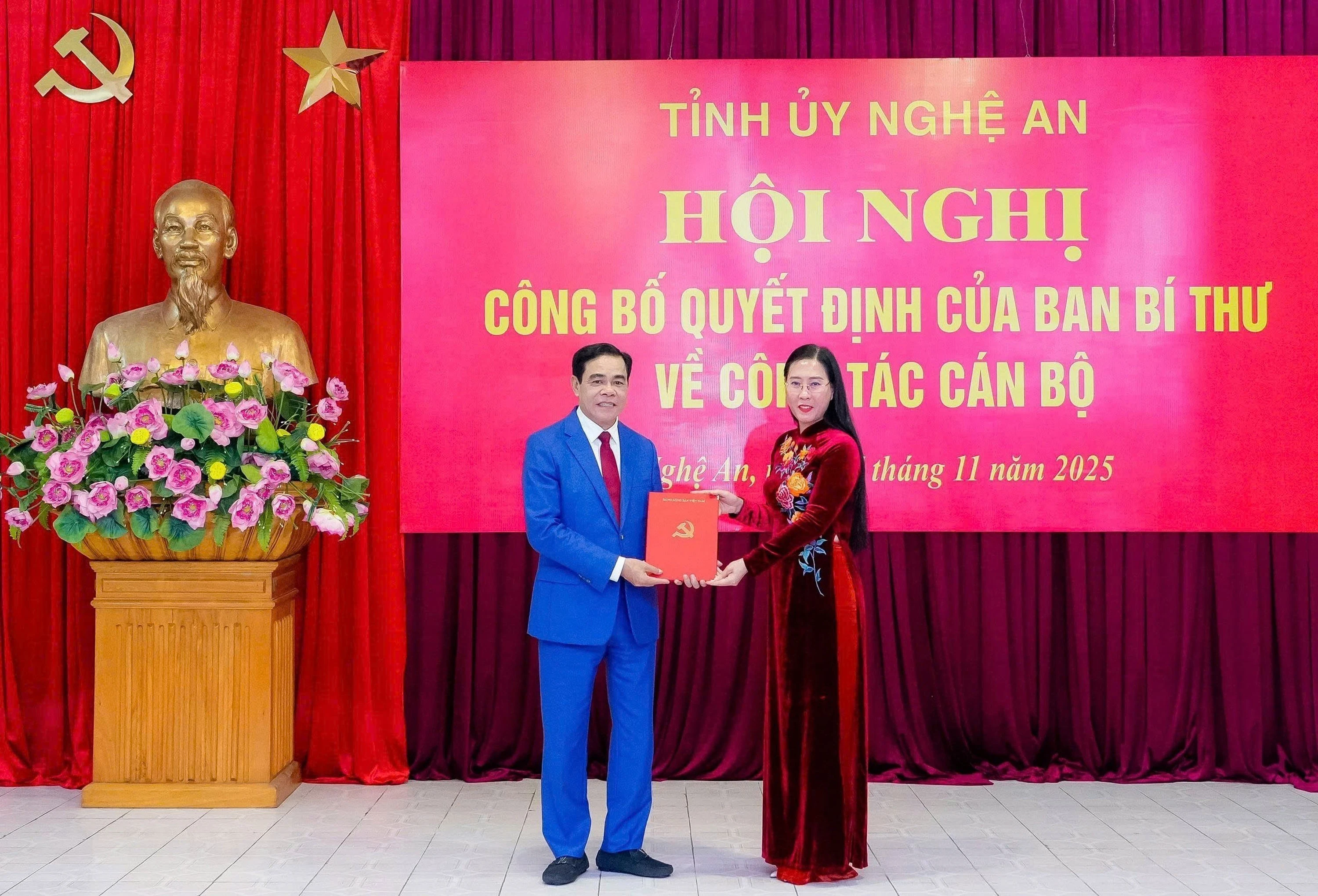 Vo Trong Hai elegido presidente del Comité Popular de la provincia de Nghe An. (Foto: VNA)
