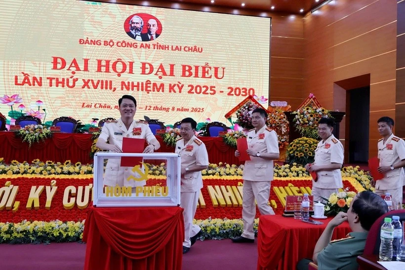 Los delegados votan para elegir al nuevo Comité Ejecutivo. (Foto: Periódico Lai Chau).