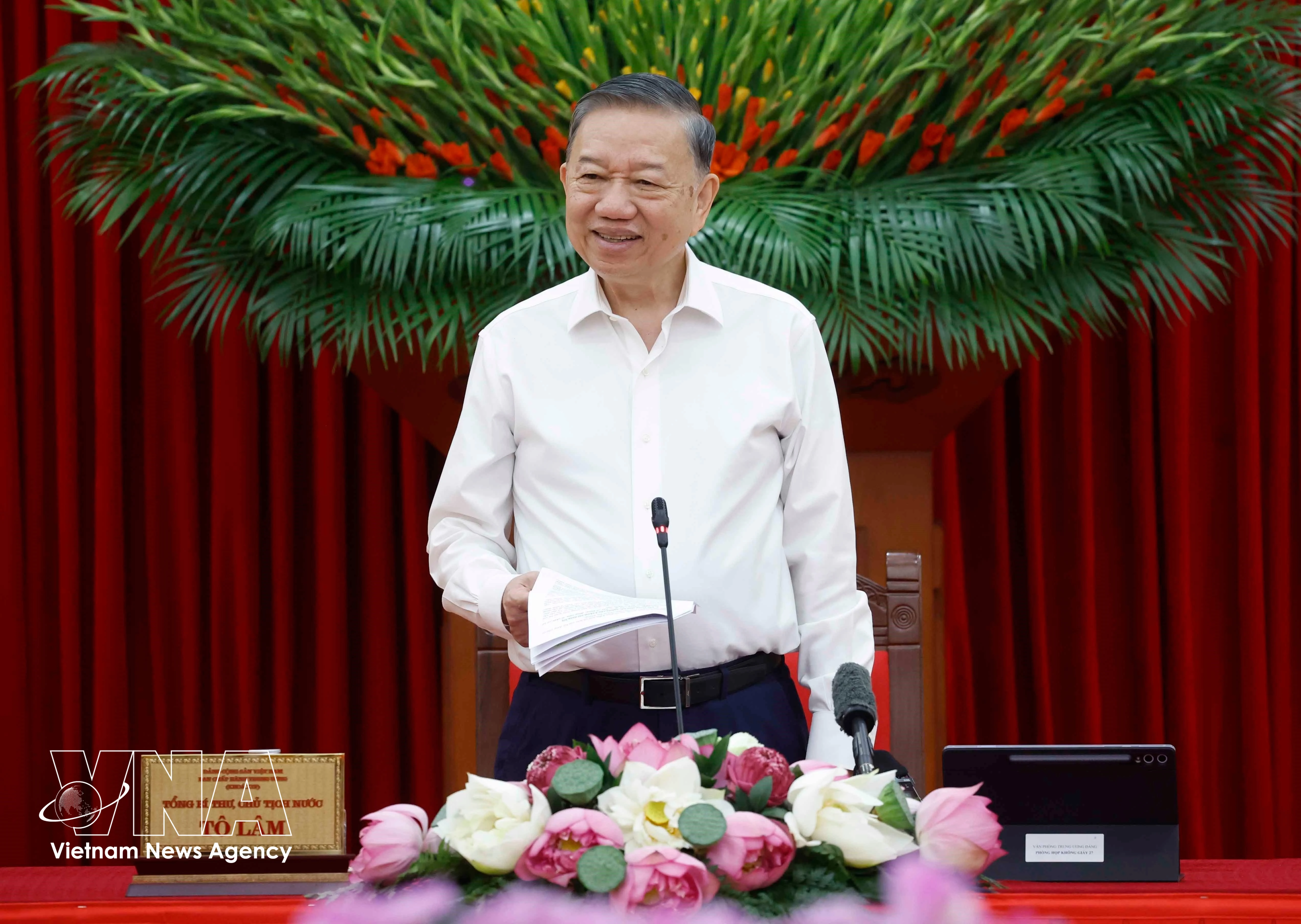 El secretario general del Partido Comunista de Vietnam (PCV) y presidente del país, To Lam, preside la primera reunión del Comité Directivo Central encargado de revisar y actualizar el Estatuto del Partido. (Foto: VNA)
