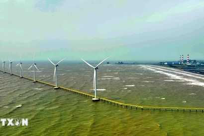 Parque eólico con tecnología surcoreana en la provincia vietnamita de Tra Vinh. (Foto: VNA)