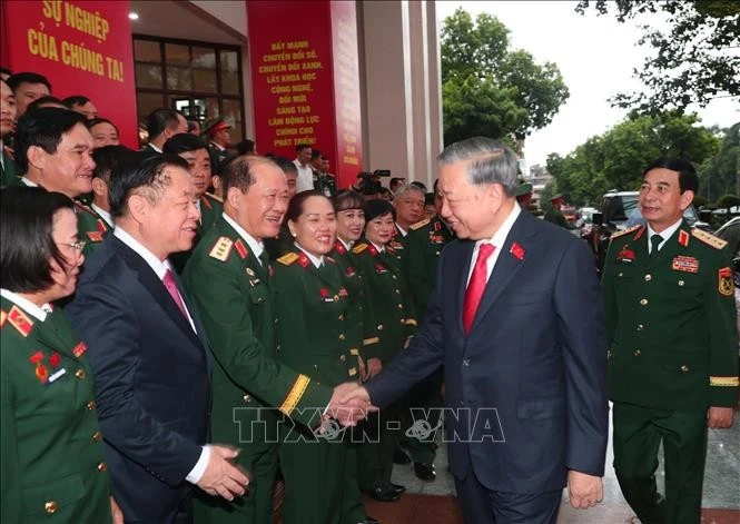 El secretario general del Partido Comunista de Vietnam (PCV), To Lam, y los delegados asistentes. (Fuente: VNA)