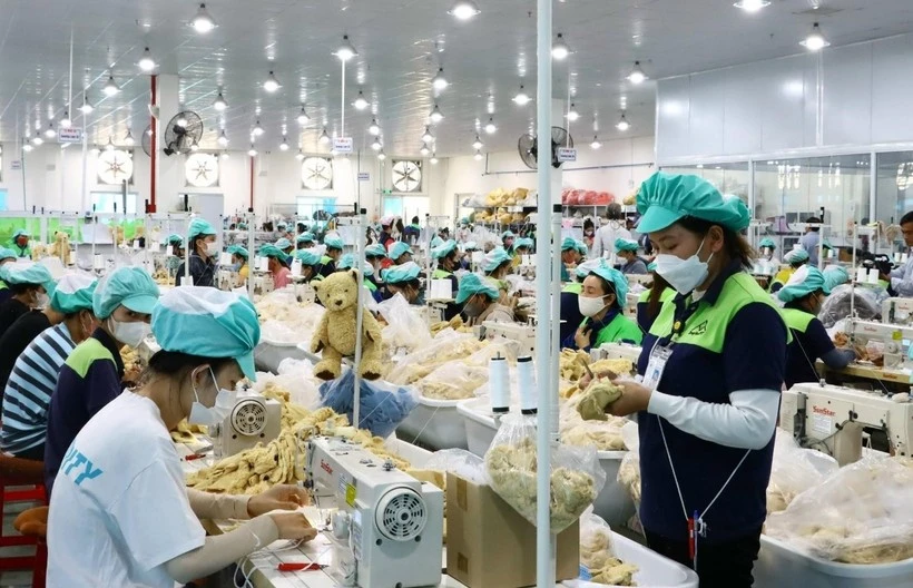 Trabajadores del Parque Industrial Du Long, provincia de Khanh Hoa. (Foto: VNA)