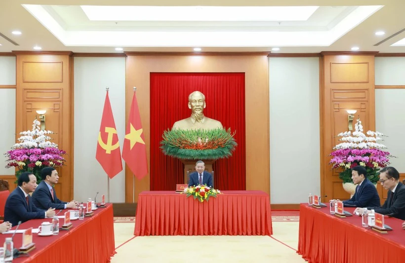 El secretario general del Partido, To Lam, mantiene la conversación telefónica con el presidente ruso, Vladimir Putin, el 24 de enero. (Foto: VNA)