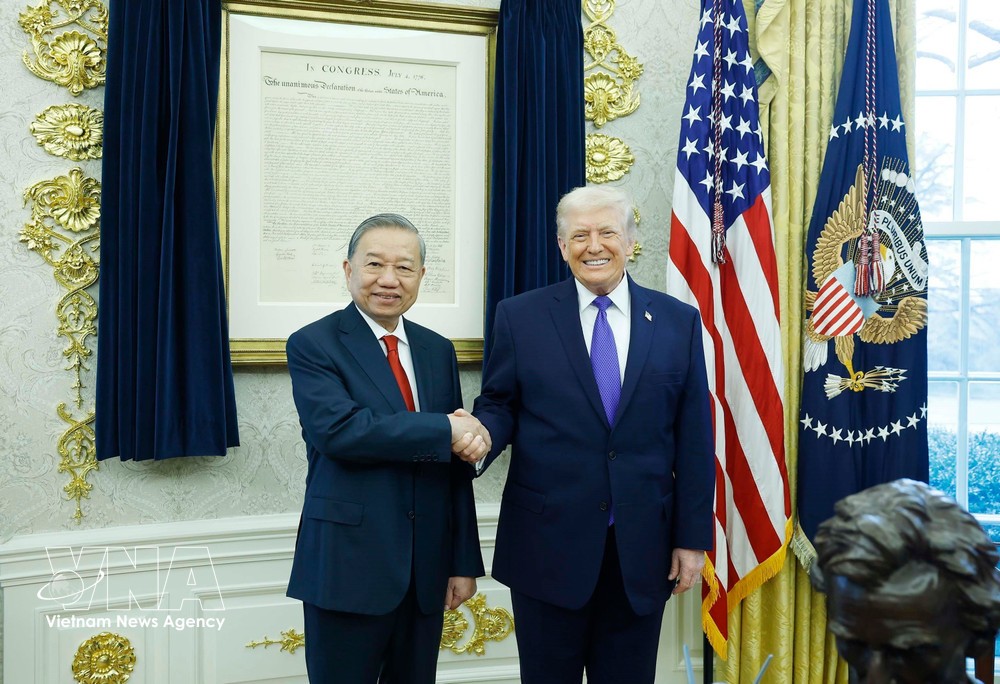 El secretario general del Partido Comunista de Vietnam, To Lam, se reúne con el presidente de Estados Unidos, Donald Trump. Foto: VNA