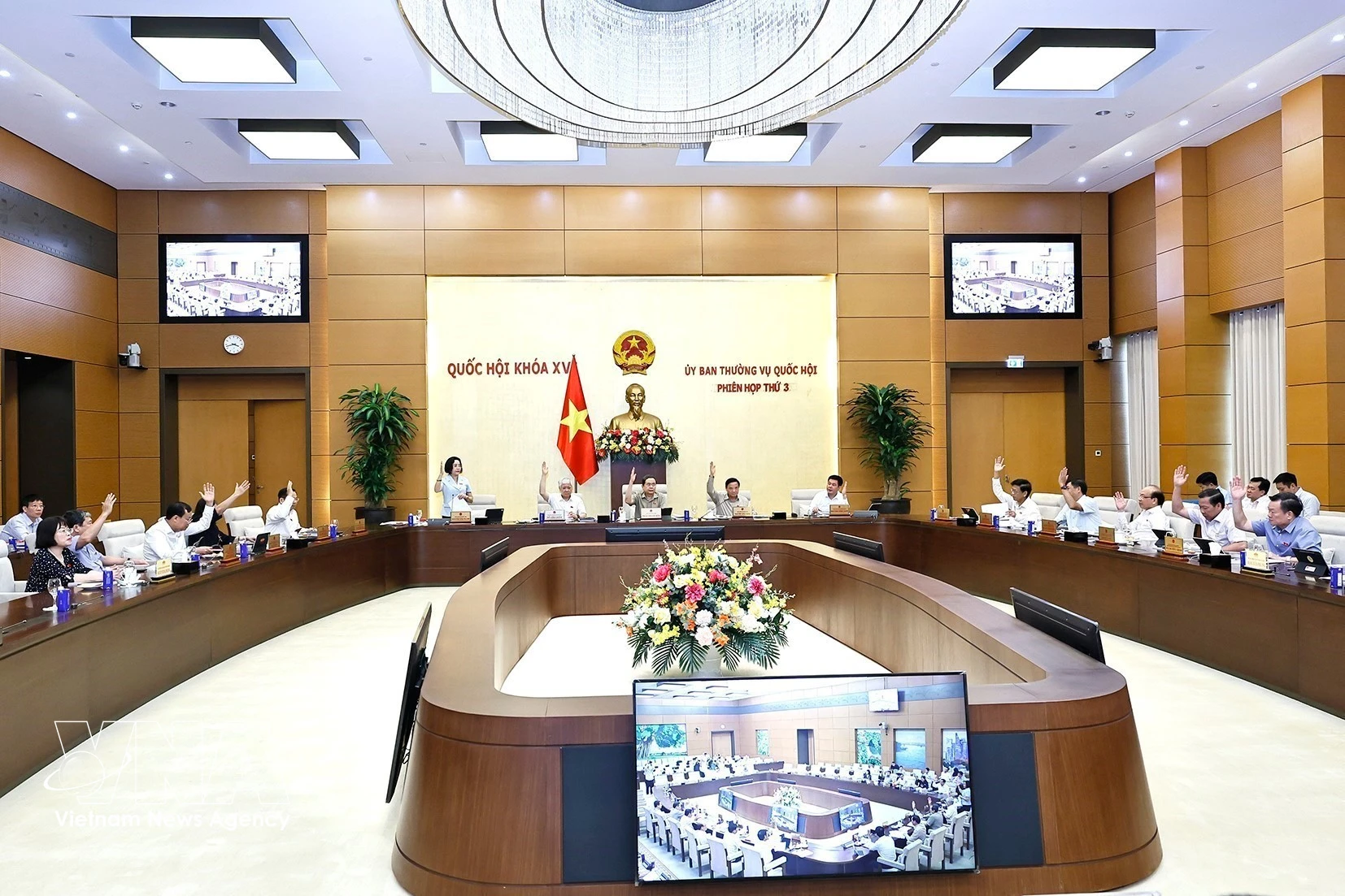 El Comité Permanente de la Asamblea Nacional de Vietnam en su tercera reunión. (Foto: VNA)