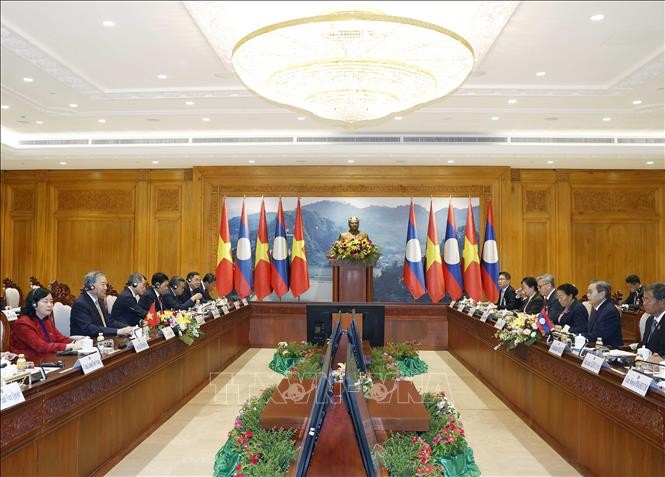 Esecretario general del Partido Comunista de Vietnam, To Lam, en una reunión con el presidente de la Asamblea Nacional de Laos, Saysomphone Phomvihane. (Foto: VNA)