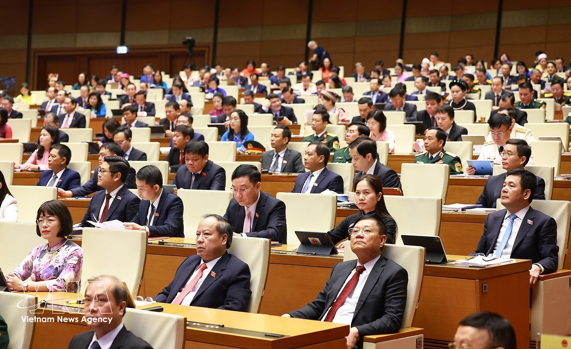 Parlamento de Vietnam de XVI legislatura alcanza récord de legisladores a tiempo completo (Foto: VNA)