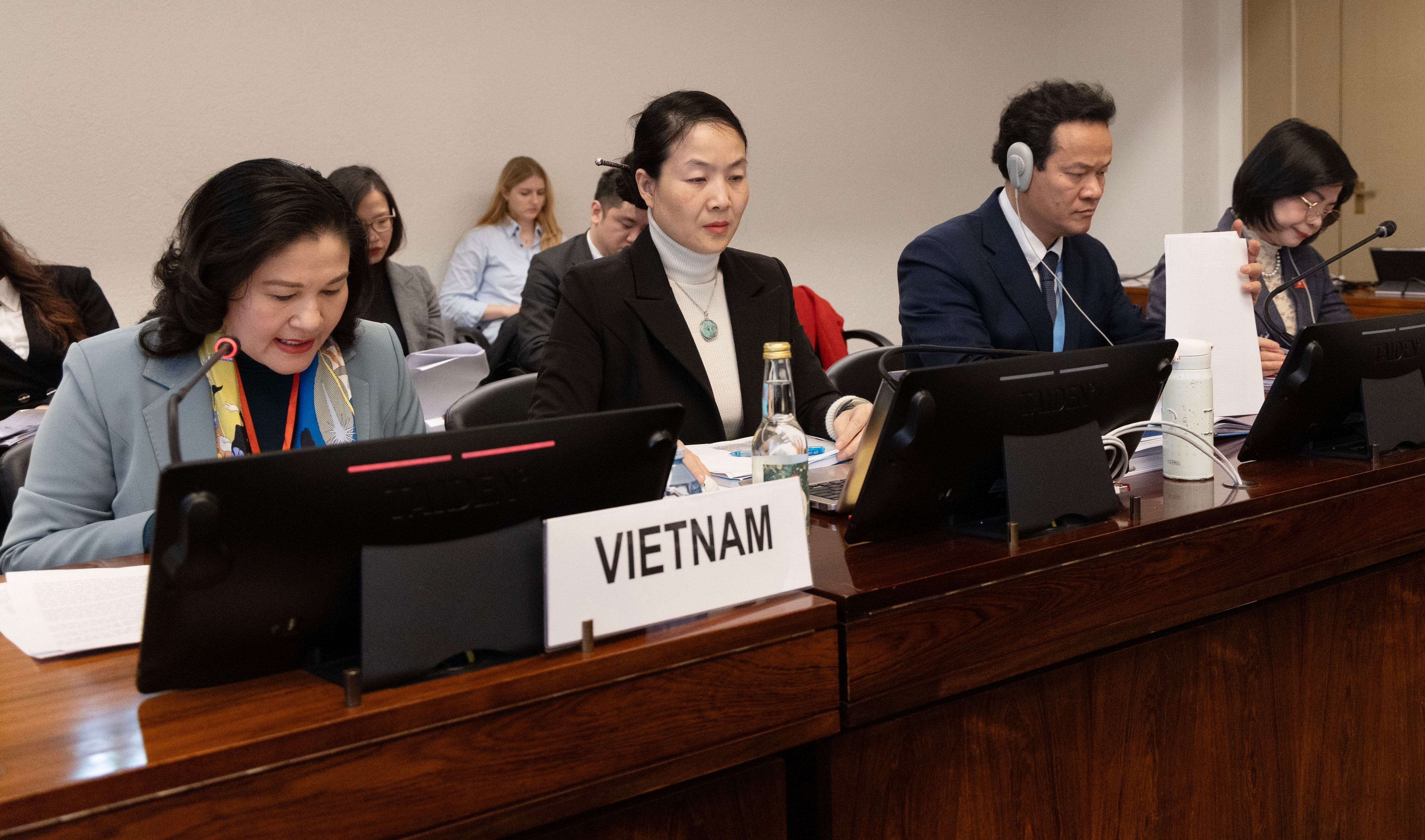 La viceministra vietnamita del Interior, Nguyen Thi Ha, presenta el noveno informe nacional ante el Comité de las Naciones Unidas (ONU) para la Eliminación de la Discriminación contra la Mujer (Foto: VNA)