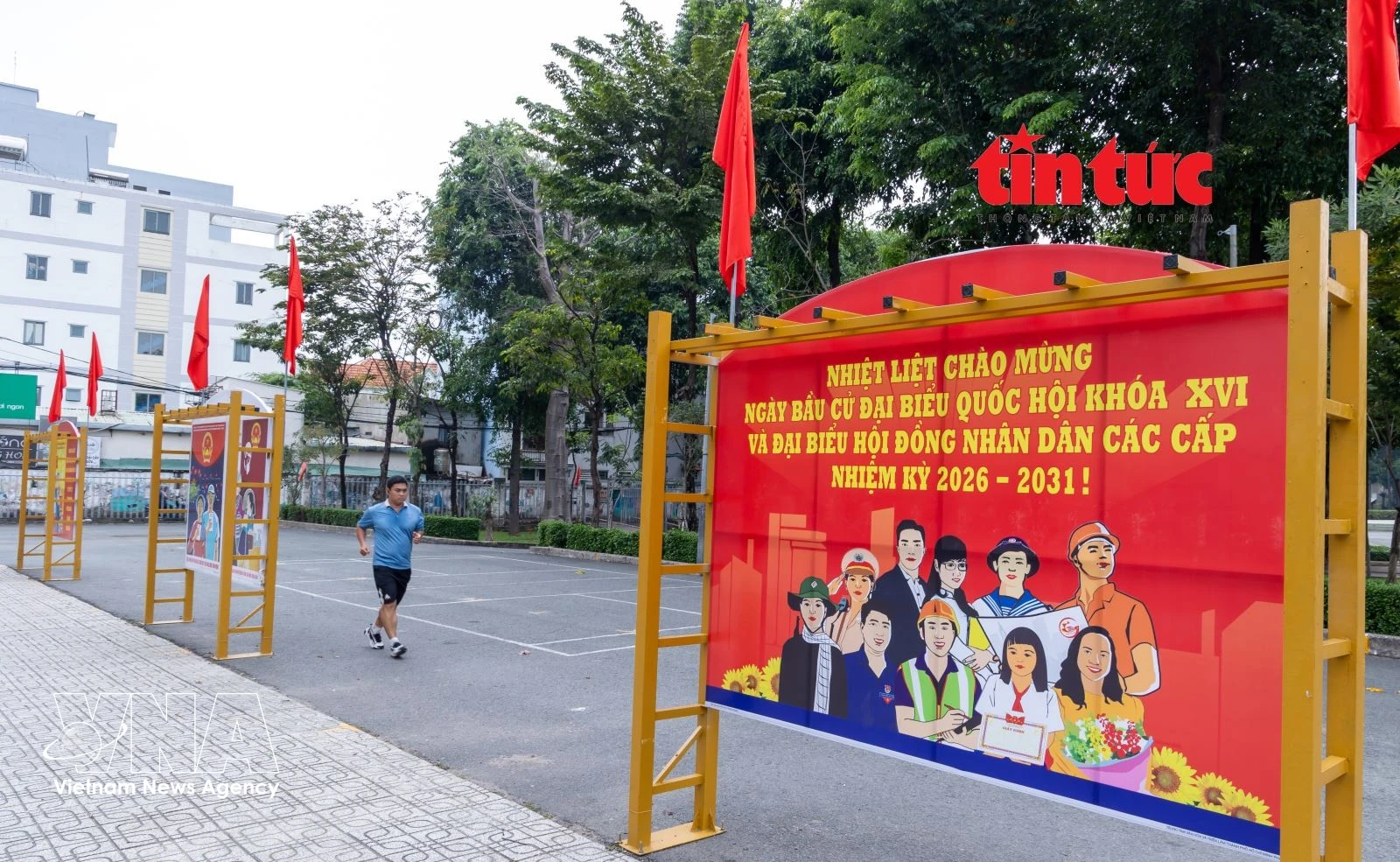 Las pancartas sobre las elecciones legislativas en zonas residenciales y espacios públicos en Hanoi. (Foto: VNA)