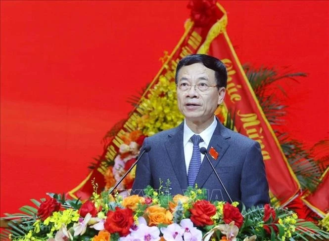 Nguyen Manh Hung, miembro del Comité Central del Partido y ministro de Ciencia y Tecnología, pronuncia un discurso en la Asamblea del Comité partidista del Gobierno. (Foto: VNA)