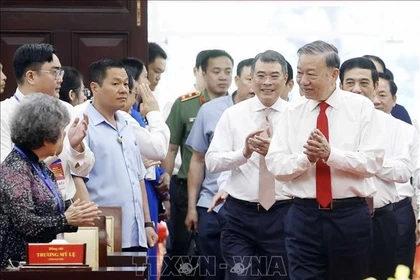 El secretario general del Partido Comunista de Vietnam, To Lam, y delegados. (Fuente: VNA)