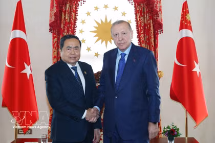 El presidente de la Asamblea Nacional de Vietnam, Tran Thanh Man, y el presidente turco, Recep Tayyip Erdogan. (Fuente: VNA)