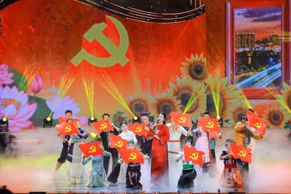 Una de las actuaciones artísticas en el evento. (Fuente: VNA)