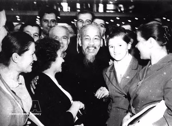 Conmemoran el 136.º aniversario del natalicio del Presidente Ho Chi Minh