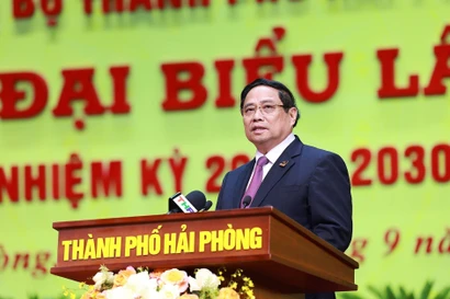 El primer ministro de Vietnam, Pham Minh Chinh, pronuncia un discurso en la sesión inaugural de la primera Asamblea del Comité del Partido Comunista de Vietnam (PCV) en Hai Phong, correspondiente al período 2025–2030. (Fuente: VNA)
