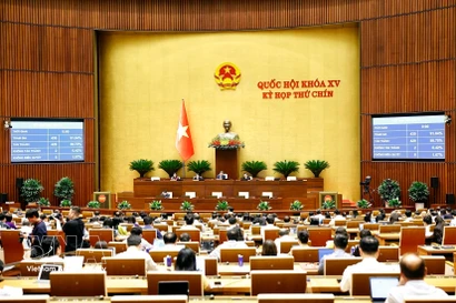 En una reunión del noveno período de sesiones de la Asamblea Nacional de la XV legislatura (Fuente: VNA)