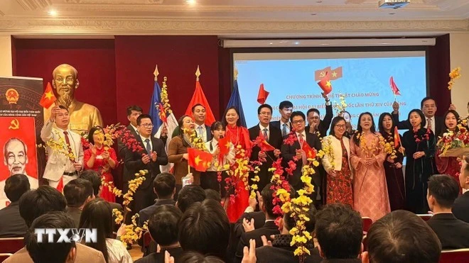 La Embajada de Vietnam en Francia organiza una ceremonia conmemorativa del 96º aniversario de la fundación del Partido Comunista de Vietnam (3 de febrero de 1930) (Foto: VNA)