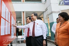 Presidente de Asamblea Nacional inspecciona los preparativos electorales y emite su voto en Ciudad Ho Chi Minh