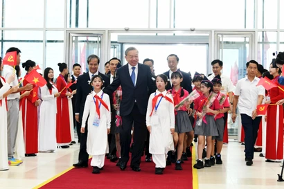 Líder partidista orienta tareas para lograr una educación moderna