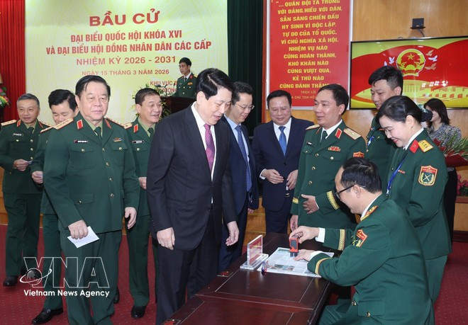 president-luong-cuong-casts-ballot-in-hoan-kien-ward-2.jpg