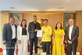 El embajador de Vietnam en Venezuela, Vu Trung My, recibe a dirigentes del Partido ENAMORATE para felicitar el éxito del XIV Congreso. Foto: Embajada de Vietnam en Venezuela