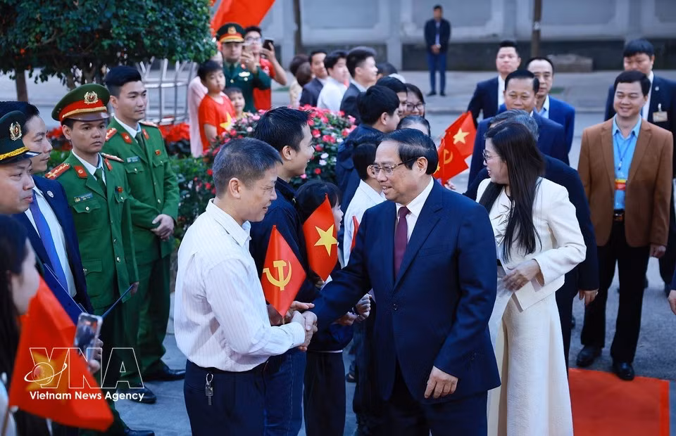 thu-tuong-kiem-tra-cong-tac-bau-cu-tai-phuong-tay-ho-ha-noi-8641190.jpg